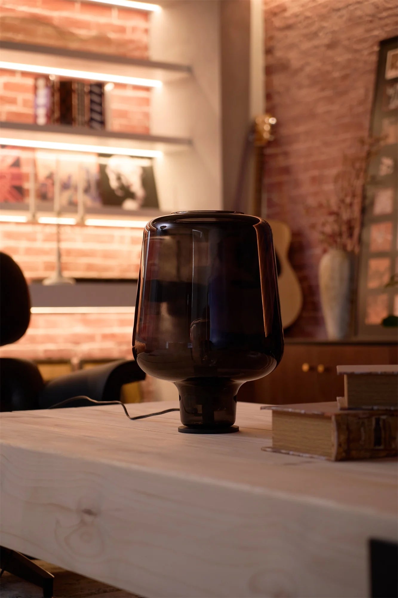 Teutonic Glass Table Lamp - Yiarolight