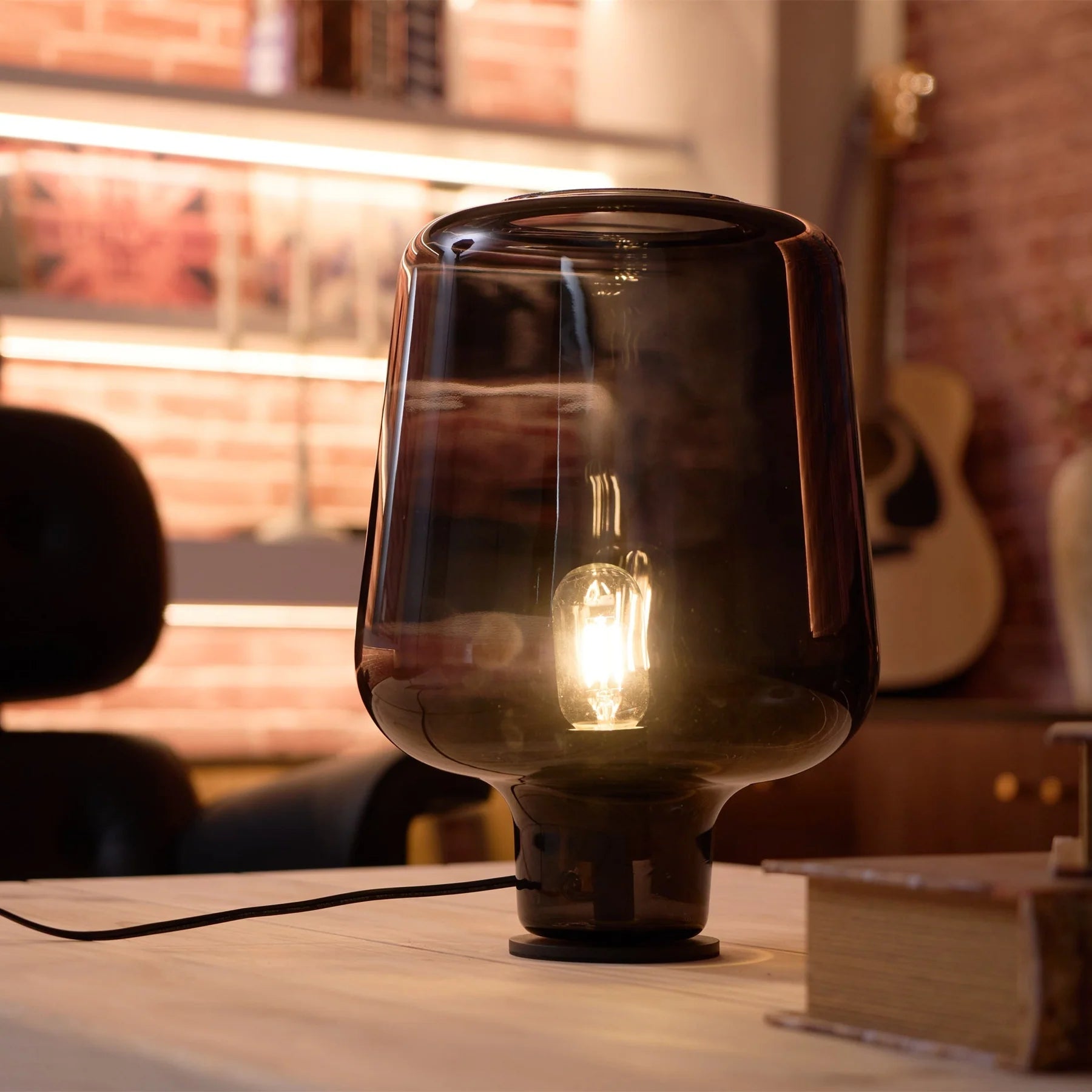 Teutonic Glass Table Lamp - Yiarolight