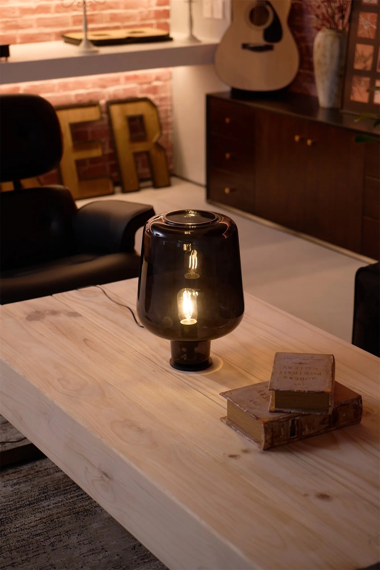 Teutonic Glass Table Lamp - Yiarolight
