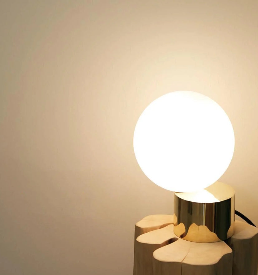 Tip of The Tongue Table Lamp - Yiarolight