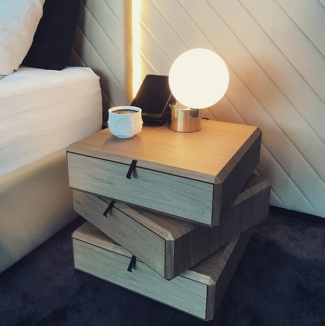 Tip of The Tongue Table Lamp - Yiarolight