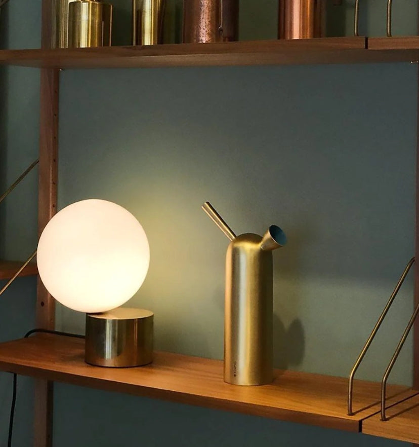 Tip of The Tongue Table Lamp - Yiarolight