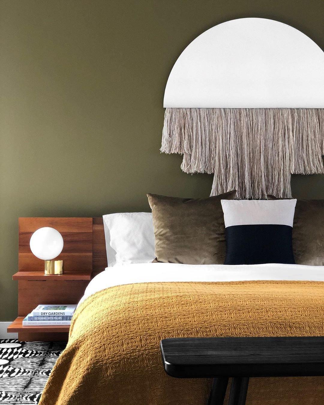 Tip of The Tongue Table Lamp - Yiarolight