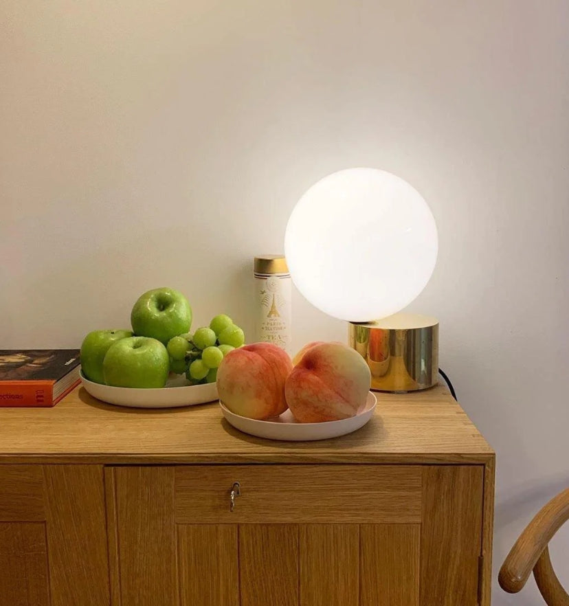 Tip of The Tongue Table Lamp - Yiarolight