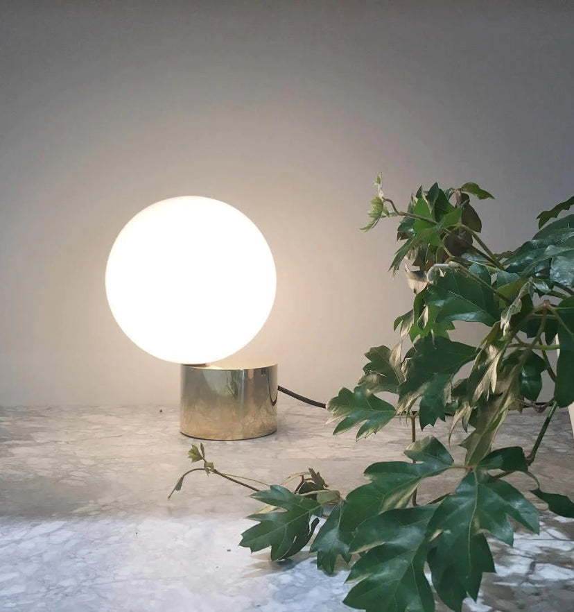 Tip of The Tongue Table Lamp - Yiarolight