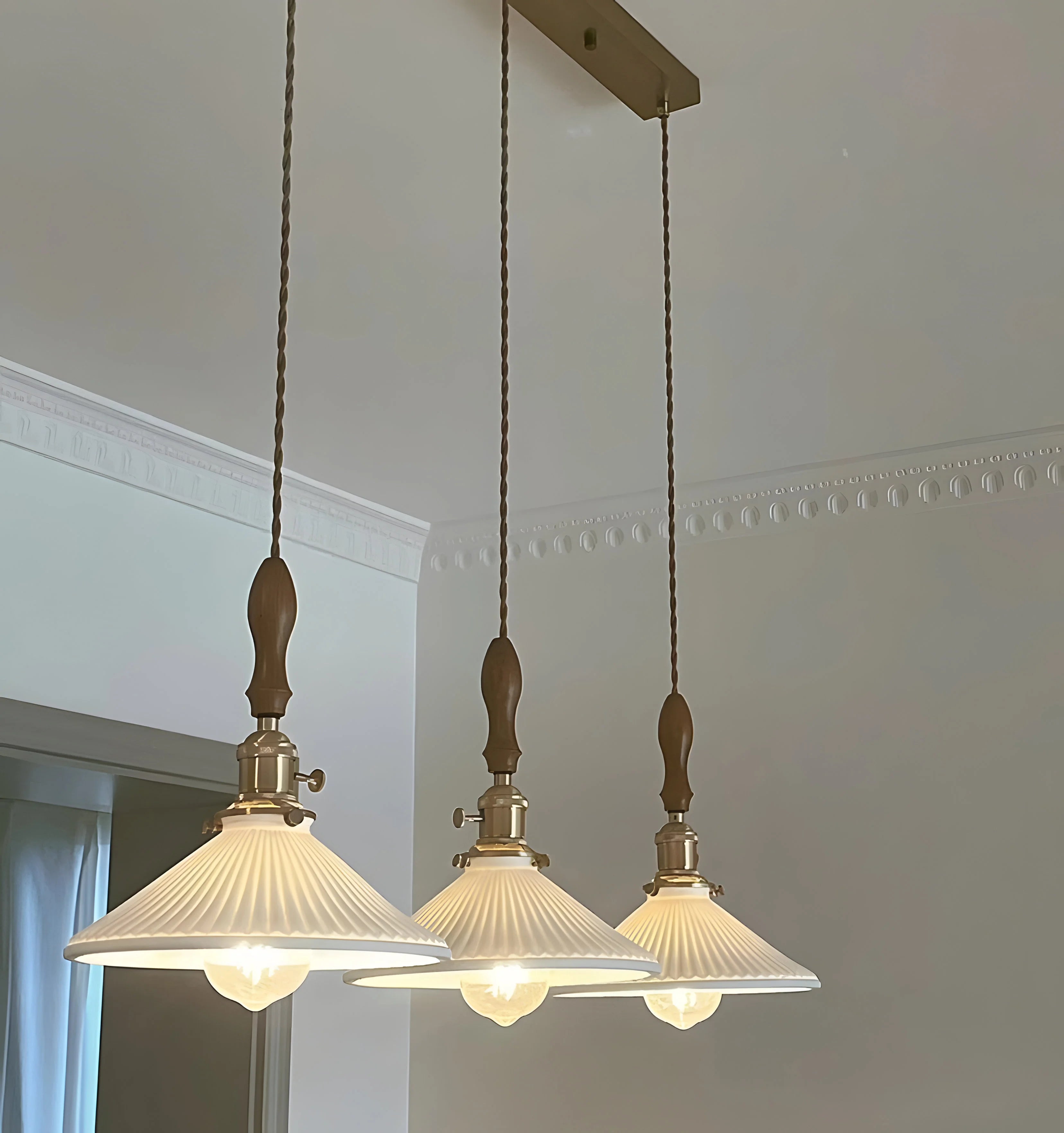 Ceramic Pleated Pendant Lamp - Auraolight